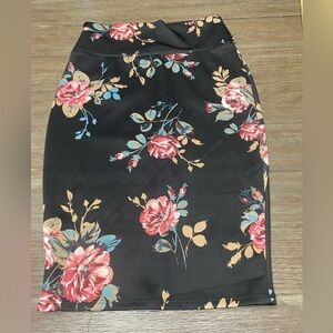 Silhouette NYC
Floral Print Skirt Knee length high waisted pencil skirt size L